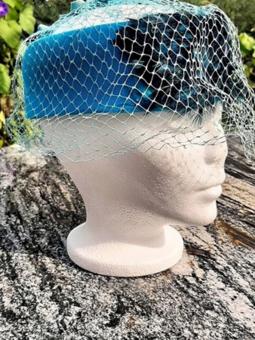 VTG 50's🪶Feather Detail OPEN CROWN Cocktail Blue Hat with Birdchage Veil/Bows💙